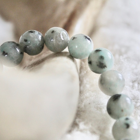 Kiwi Jasper Gemstone Chakra Balancing Stretchy Energy Bracelet - Picture 2 of 4